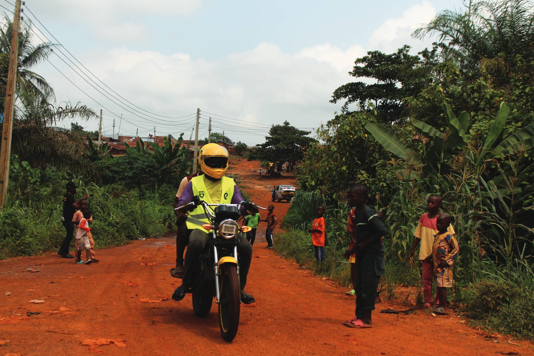 Powering Electric Two- and Three-Wheelers with Rural Minigrids in Nigeria and India