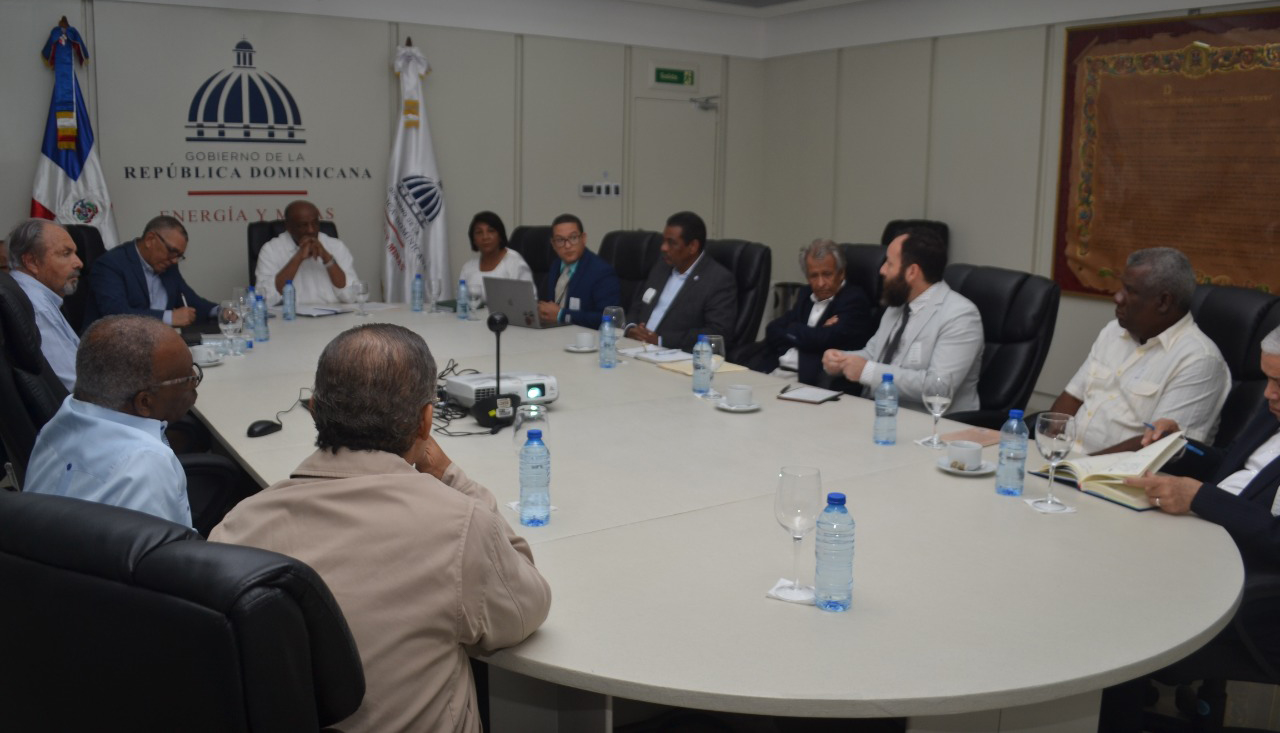 Santo Domingo November 4, 2022, "RD 100% Renewable" representatives in a meeting with the Dominican Republic energy minister and team. During the meeting, the energy minister expressed his desire to pursue the initiative and designated the energy vice minister and his team for the co-creation of the final strategy. 