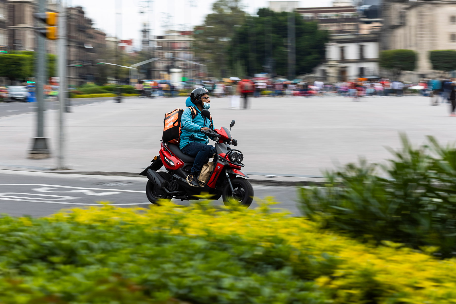 Decarbonizing Last Mile Delivery: A Courier-Centered Modal Shift Study