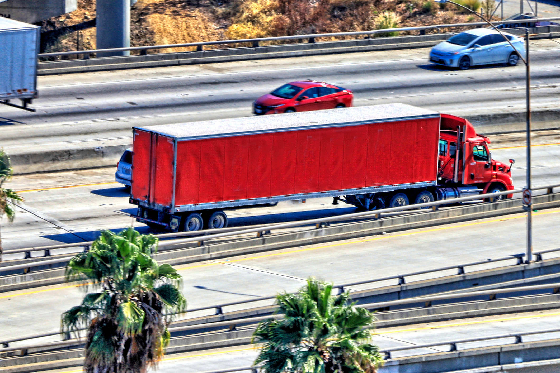 How to Prepare the Grid for Electric Medium- and Heavy-Duty Trucks: Lessons from Los Angeles
