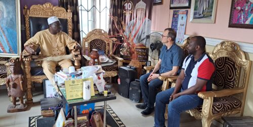 Oba Ademola J.E. Ogunbona (left), the king of Mokoloki town, talks solar with RMI CEO Jon Creyts and Suleiman Babamanu, who directs RMI’s work in Nigeria.