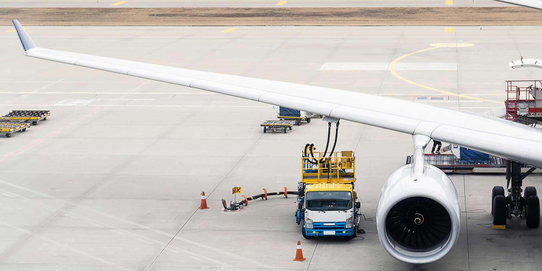 /airplane fueling
